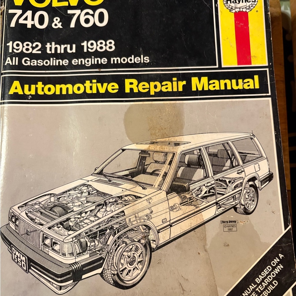 Volvo Automotive Repair Manual - Black and Yellow